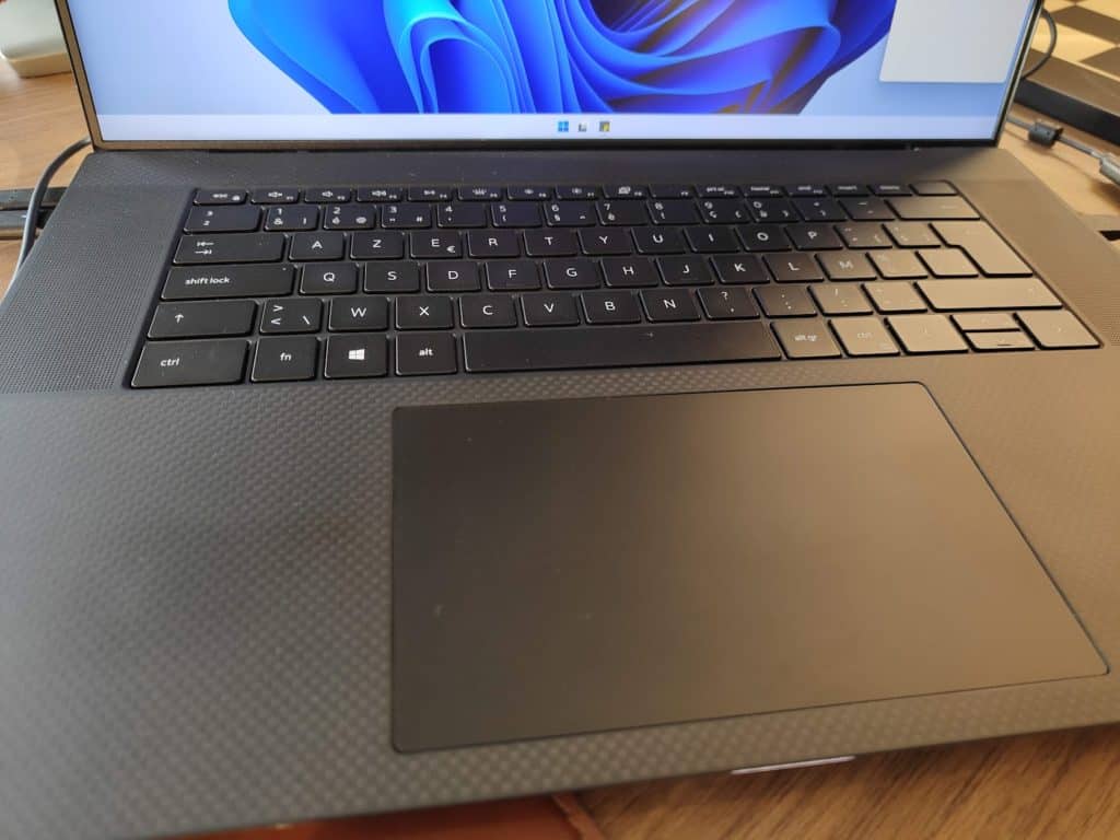 Dell XPS 17 2021 - Le trackpad géant est un des points forts de ce pc portable