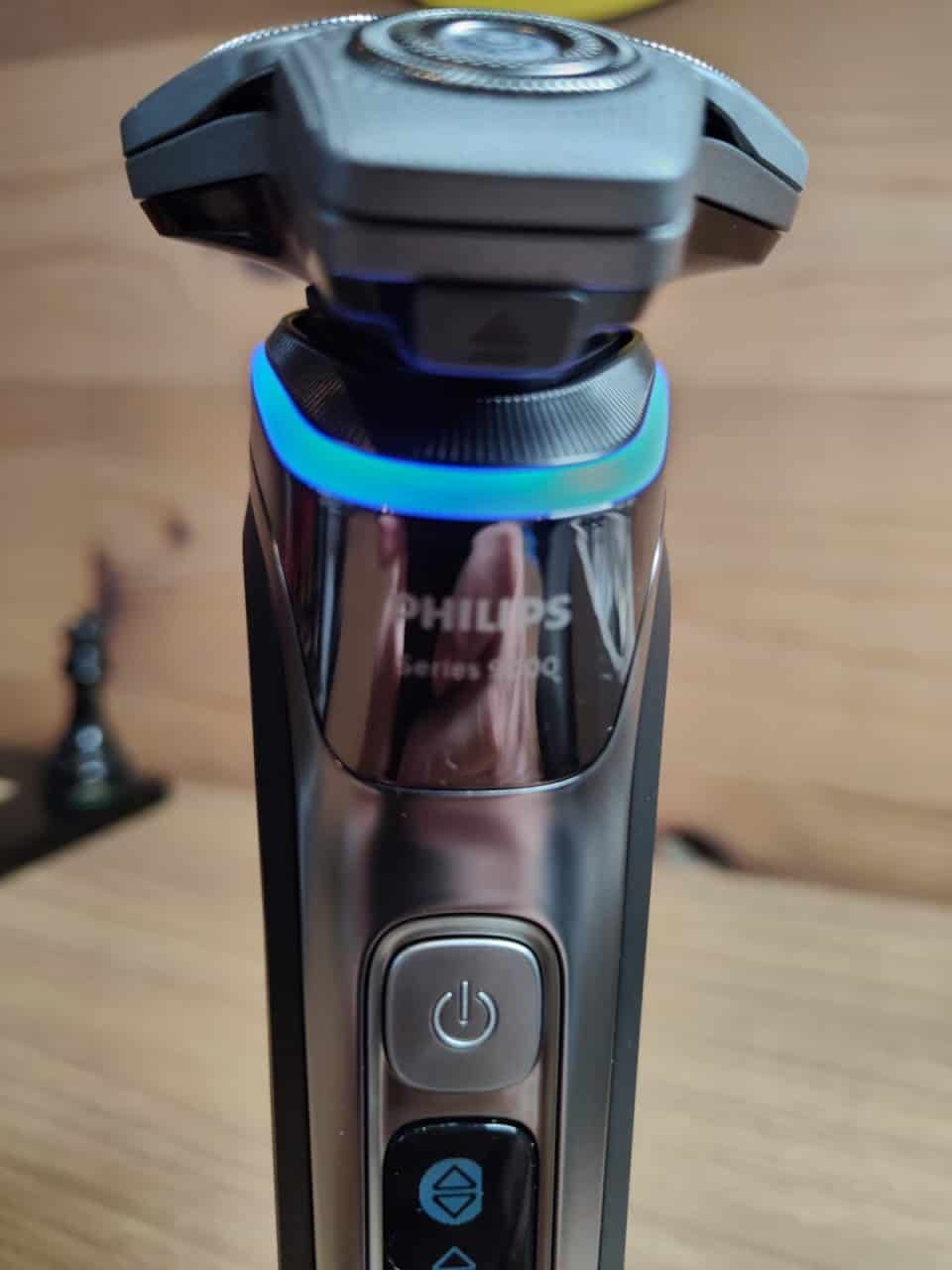 Test du Philips S9000 Prestige, le rasoir électrique alliant confort et  efficacité